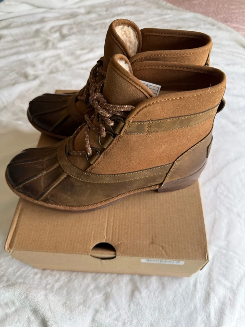 Women’s Fleece Lined Duck-Style Lace-Up Shoes - Picture 2 of 9